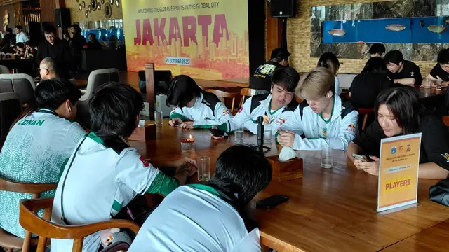Tim asal Thailand, Team Falcons saat Konferensi Pers FFWS Global Finals 2025, Senin (27/10/2025)
