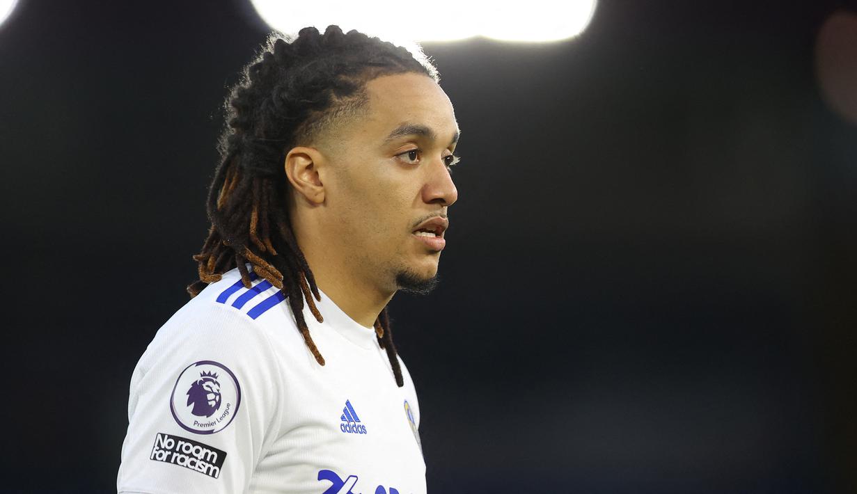 Helder Costa. Sayap asal Angola berusia 27 tahun yang sebelumnya memperkuat Portugal di level yunior ini telah memperkuat Leeds United sejak musim 2019/2020. Ia telah memperkuat The Whites dalam 61 laga dengan mencetak 8 gol dan 11 assist. (Foto: AFP/Pool/Naomi Baker)
