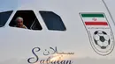 Pesawat pengangkut tim sepakbola Iran saat tiba di Moskow Vnukovo airport, (5/6/2018). Iran berada satu grup dengan Spanyol, Portugal, dan Maroko. (AFP/Yuri Kadobnov)