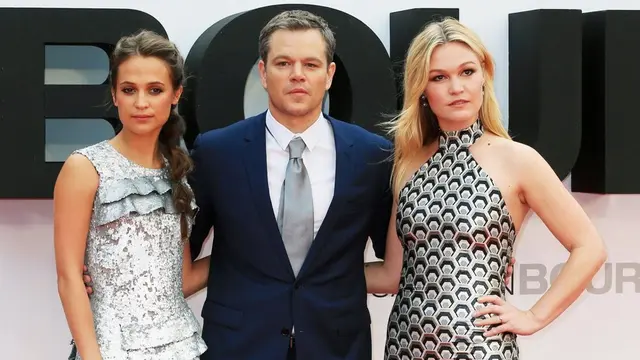 Alicia Vikander, Matt Damon, Julia Stiles di Premiere Jason Bourne Inggris