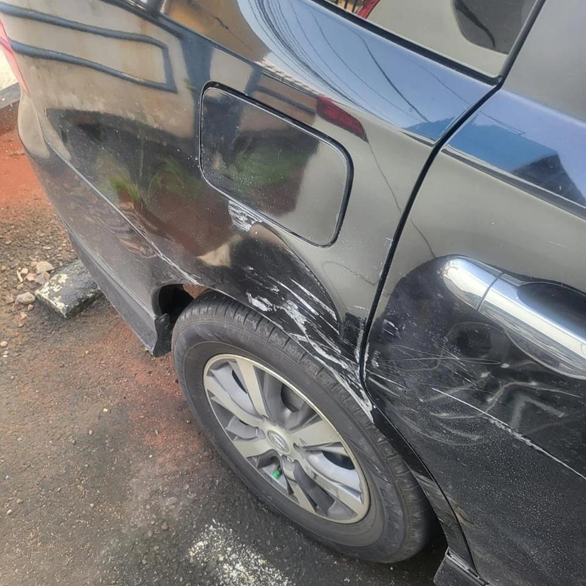 Mobil Grand Livina vs Innova