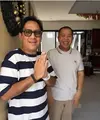Berikut kediaman Gilang Gombloh pemeran Napi di sitkom Lapor Pak. Rumah yang ditinggali sejak bulan Maret 2023 ini ditinggali bersama ayah dan adiknya. Berikut potret rumah Gilang setelah tak lagi syuting. [Youtube/TAULANY TV]