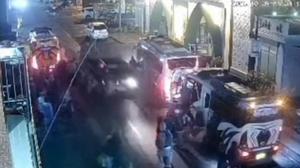 Terekam CCTV Detik-Detik Kecelakaan Maut Pikap Tabrak 3 Wisatawan di Dieng