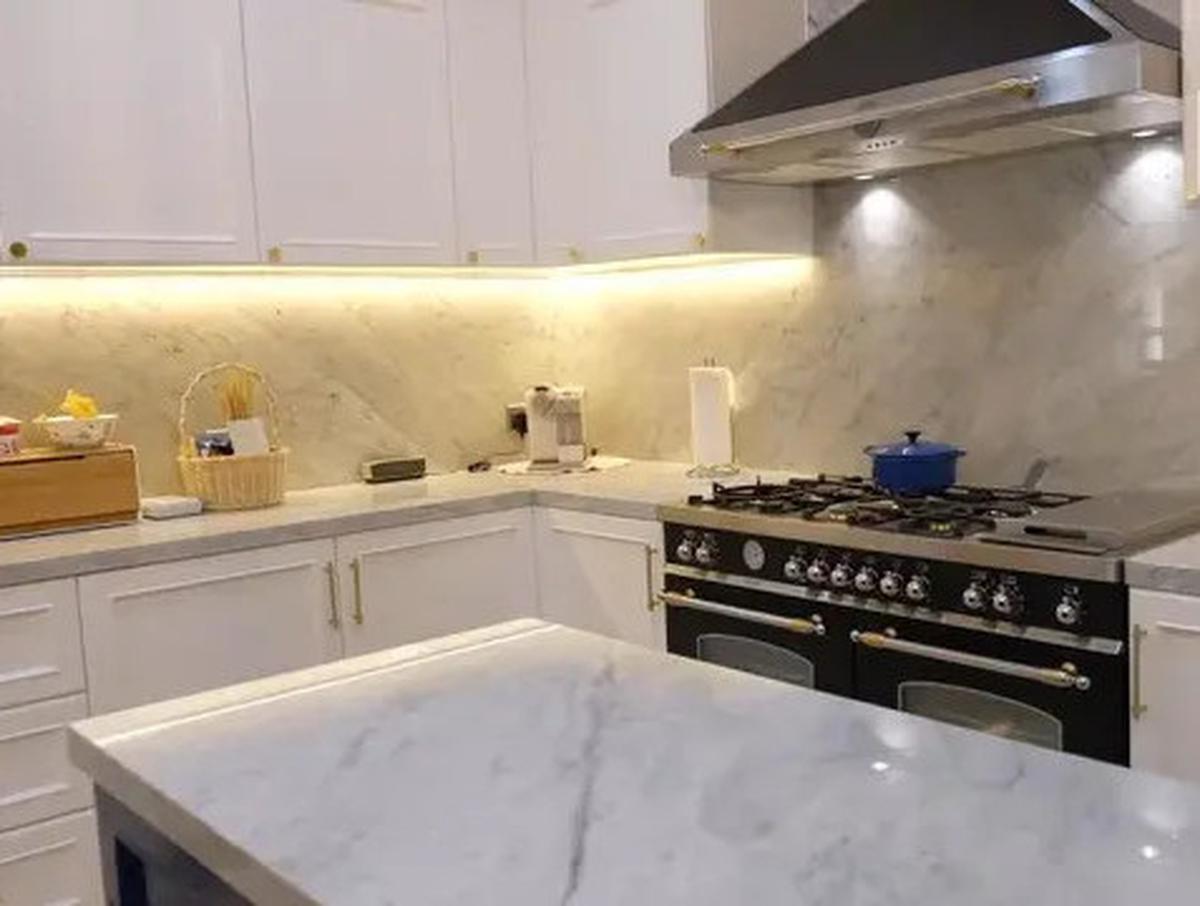 Intip 6 Model Dapur Artis yang Mewah dan Elegan di 2025, Referensi Hunian Berkelas