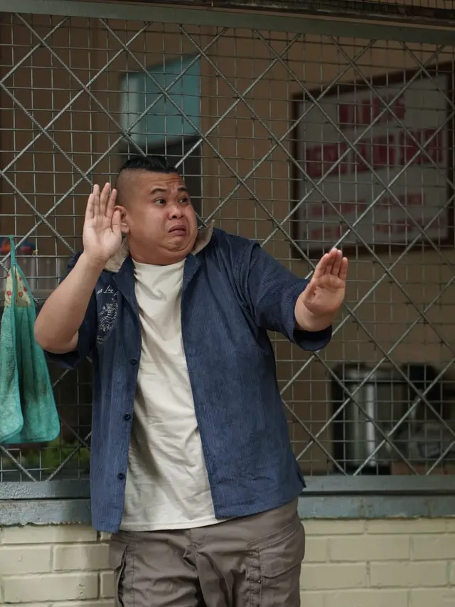 Lolox sebagai Bonar dalam film Tiba-Tiba Setan. (Foto: Dok. Ess Jay Pictures)