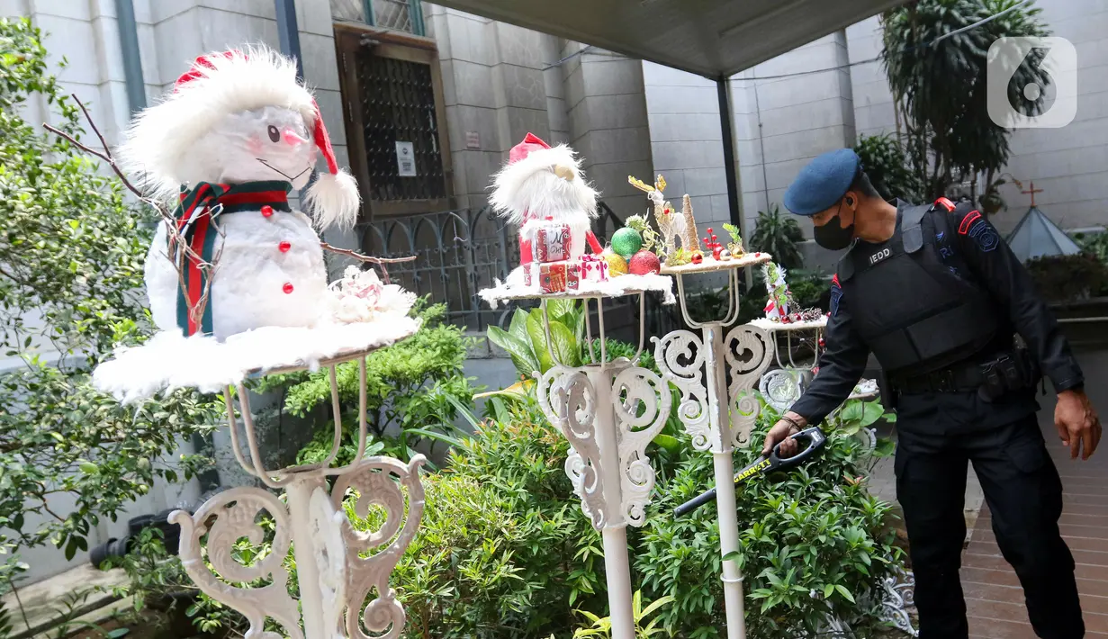 Lebih jauh, Agus menegaskan bahwa ancaman teroris menjadi fokus kepolisian dalam operasi Natal ini. (Liputan6.com/Herman Zakharia)