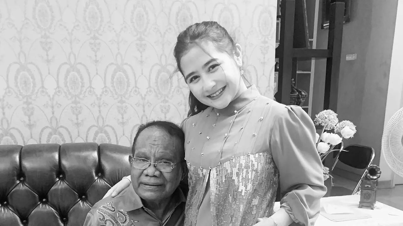 Prilly Latuconsina dan kakeknya.