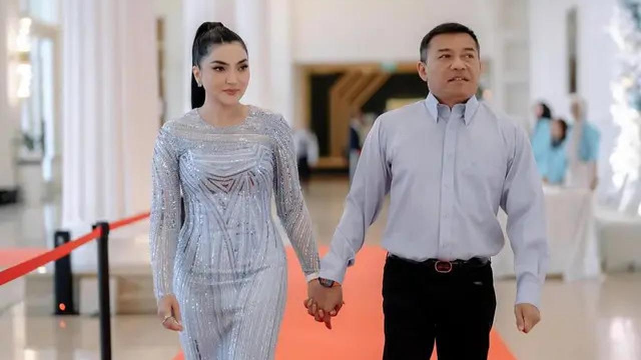 Gaya Elegan Ashanty Pakai Dress Brokat, Tampil Menawan dalam Setiap Momen