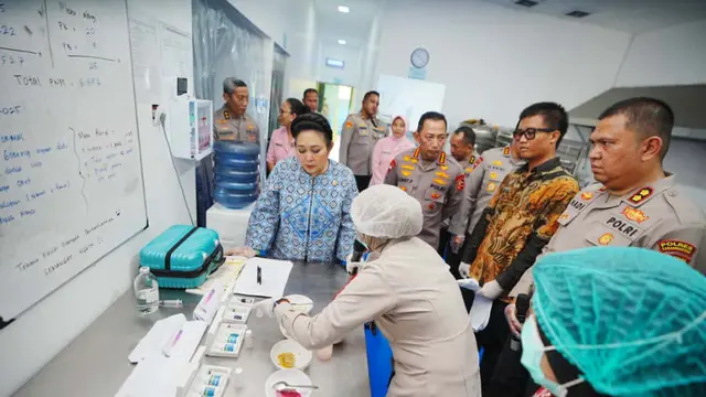 Kapolri-Ketua Komisi IV tinjau SPPG di Jateng (foto: istimewa)