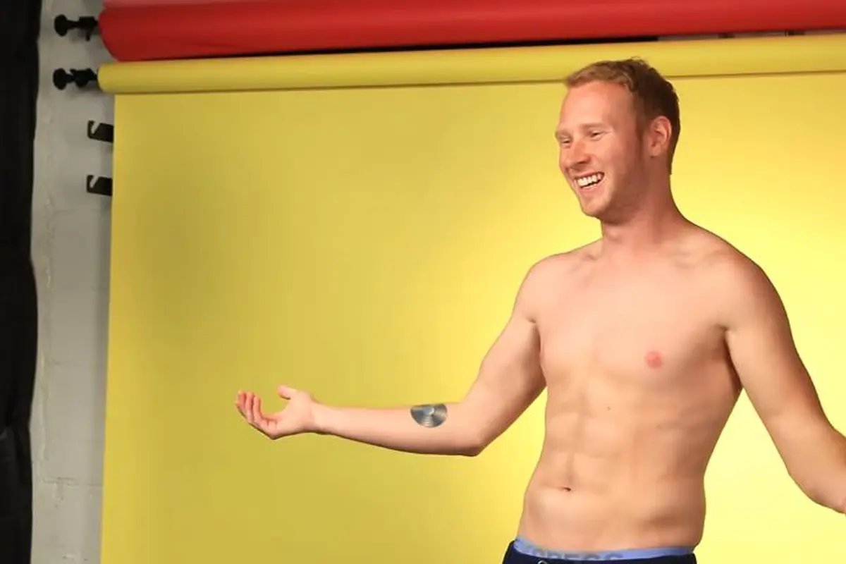 Malas Gym tapi Ingin Punya Perut Six Packs? Caranya Begini, Bro!
