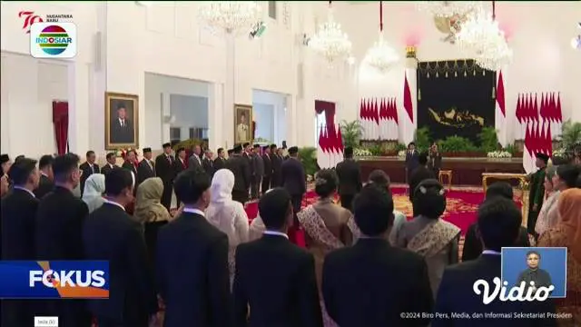 Perbarui informasi Anda bersama Fokus edisi (19/08) dengan pilihan topik-topik sebagai berikut, Kekeringan, Warga Sulit Dapat Air Bersih, Dramatis, Evakuasi Warga Sakit di Pedalaman, Presiden Rombak Kabinet.