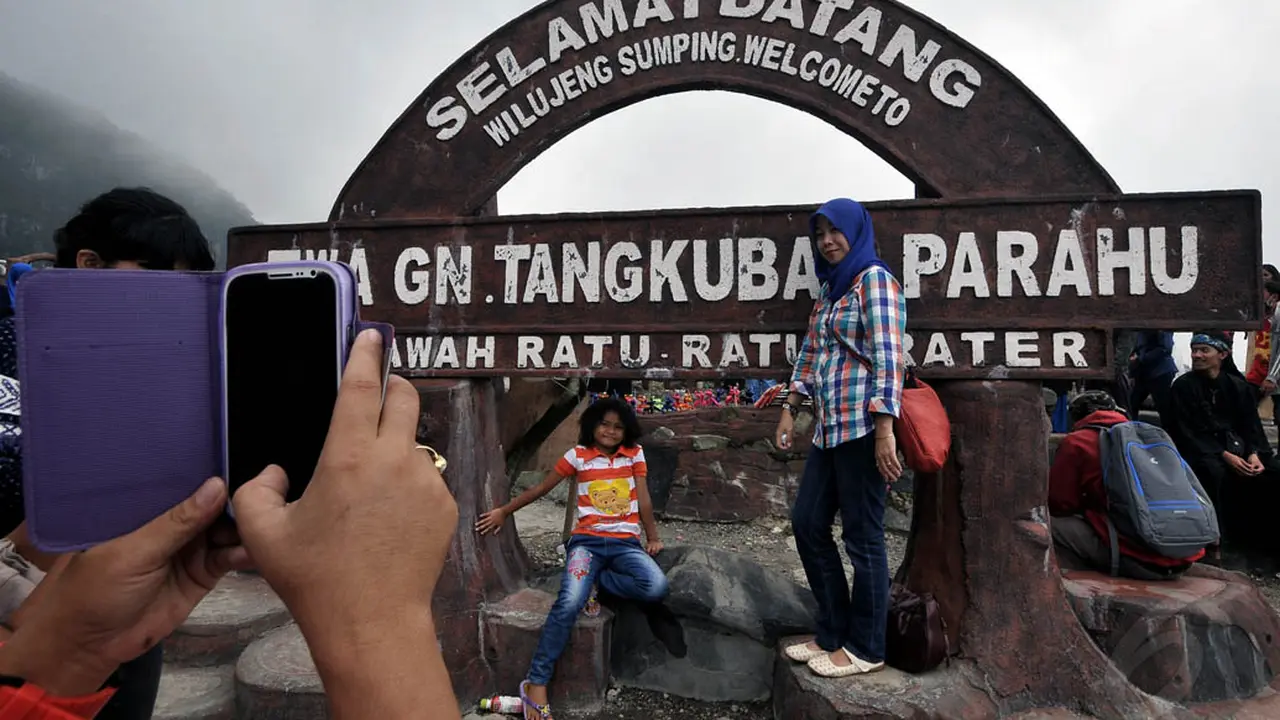 Melihat Keindahan Tangkuban Perahu