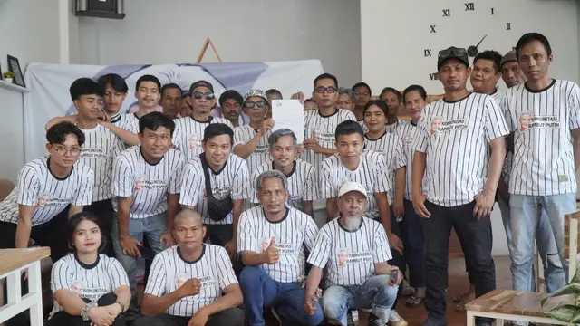 Komunitas Rambut Putih Makassar mendeklarasikan kebulatan tekad Ganjar Prabowo dalam Pemilihan Presiden 2024. (Liputan6.com/ ist)