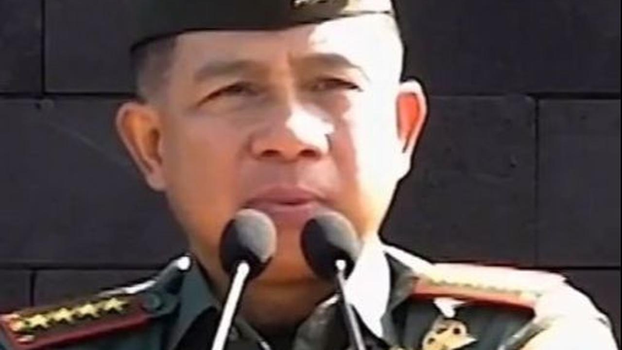 "Ada juga reward kalau dia berprestasi," jelas Agus.