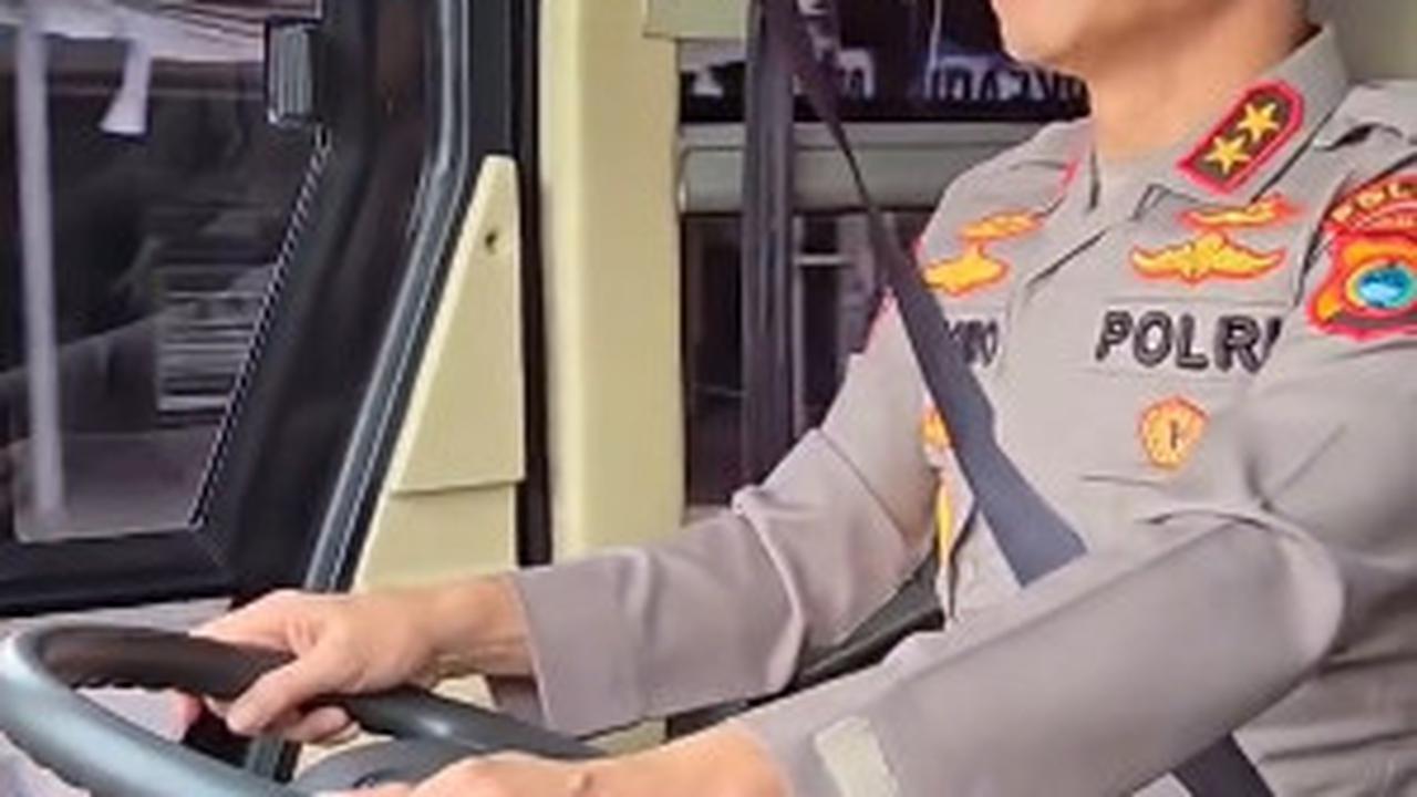 Pengecekan & Pembubaran Geng motor, Jenderal Bintang Dua Nyetir Bus Sendiri Anak Buah Duduk Santai di Belakang