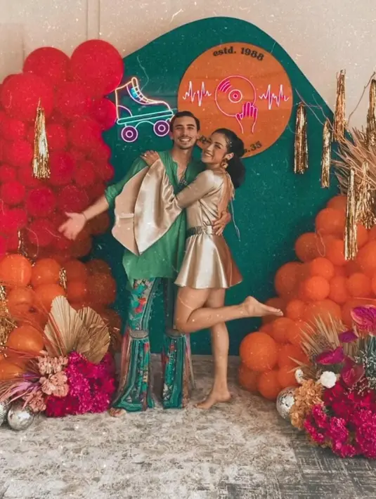 Netizen menyebut Vincent kurang cocok mengenakan celana tersebut [instagram/inijedar]