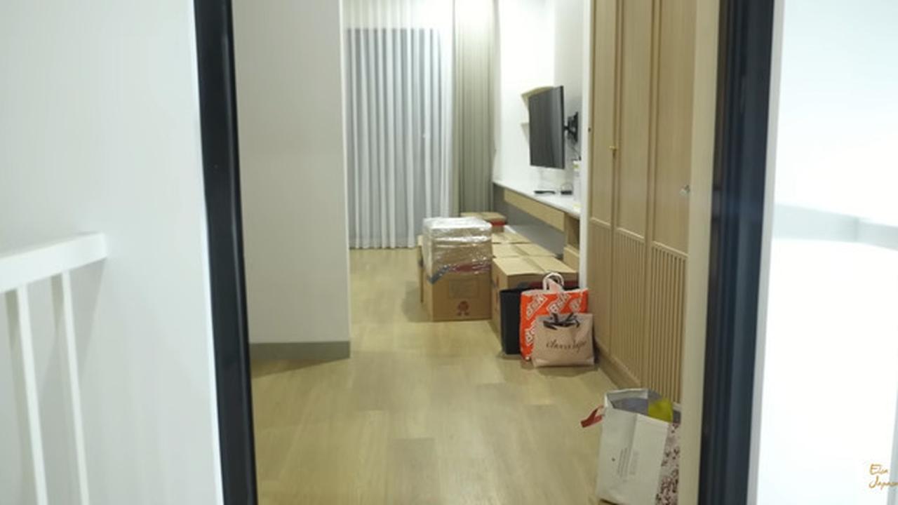 10 Potret Rumah Baru Elsa Japasal, Desain Minimalis dengan Tangga Spiral Unik