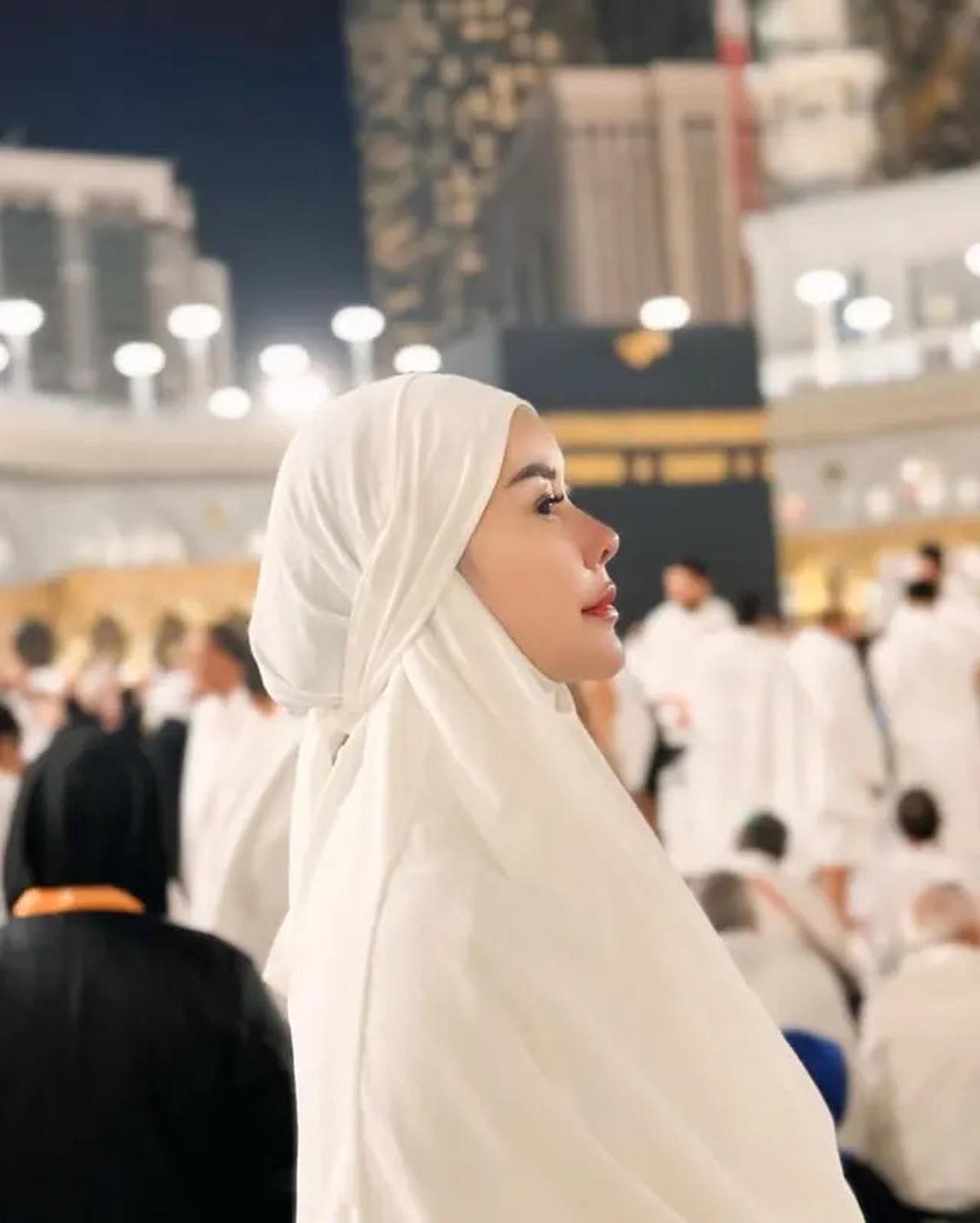 7 Artis Umrah Jelang Puasa Ramadhan 2025, Sintya Mariska Berdoa Hadiahi Ibu Cucu