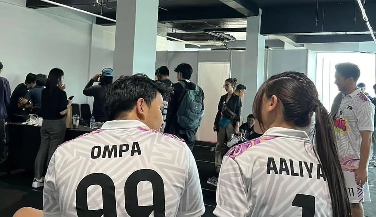 Bukankah keduanya tampil serasi, Sahabat FIMELA? [Foto: Instagram/aaliyahthariq]