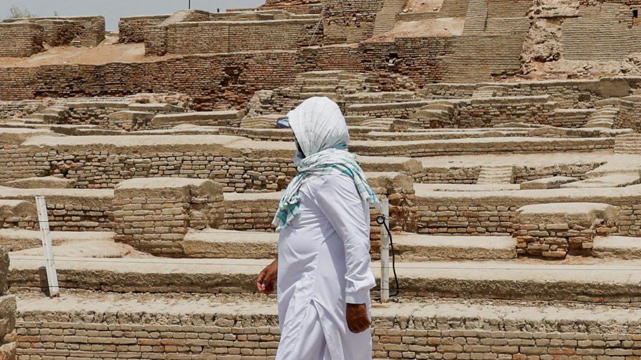 Suhu 52 derajat celcius tersebut mendekati rekor yang pernah tercatat di Pakistan, yakni 53,5 derajat dan 54 derajat celcius. Foto: REUTERS/Akhtar Soomro