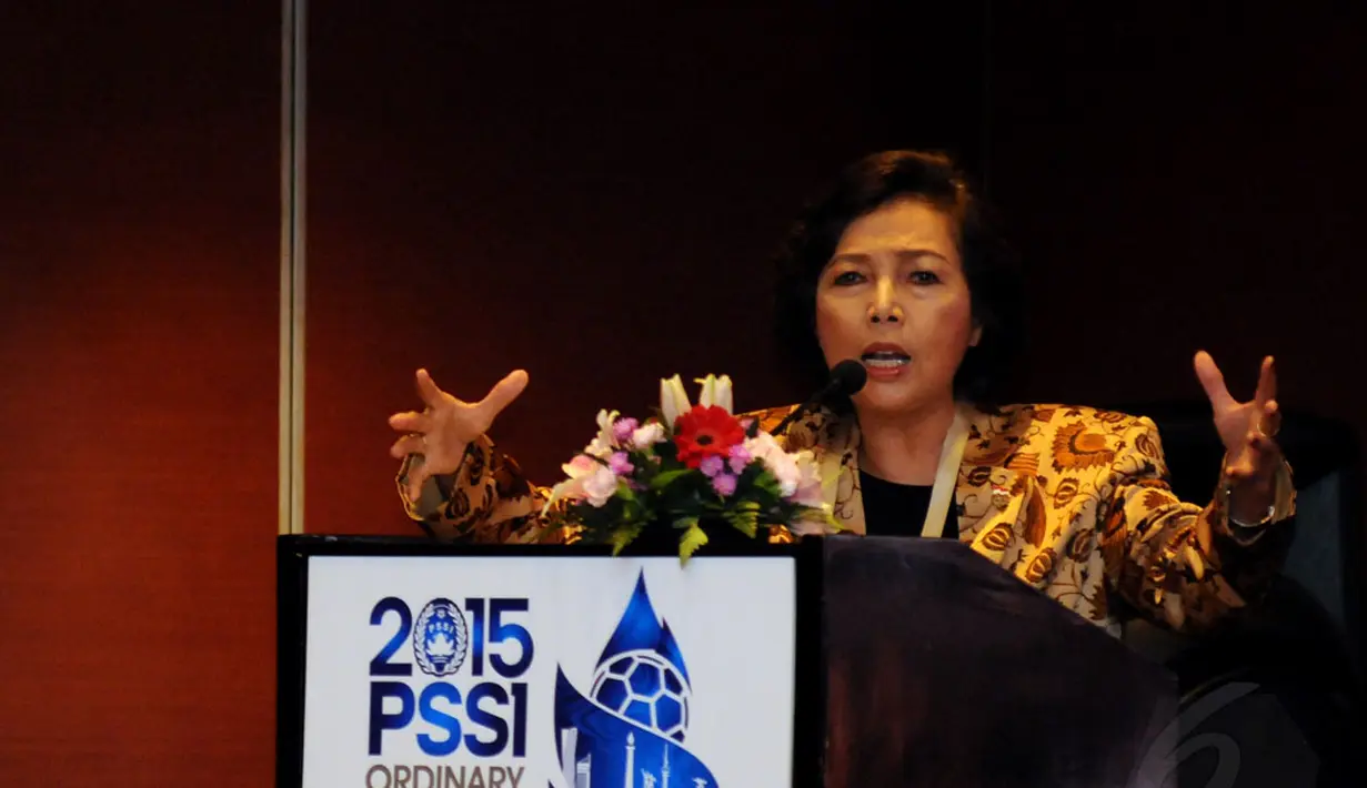 Ketua Komite Olimpiade Indonesia (KOI), Rita Subowo menyampaikan pandangannya pada pembukaan Kongres Tahunan PSSI di Hotel Borobudur, Jakarta (4/1/2015). (Liputan6.com/Helmi Fithriansyah)