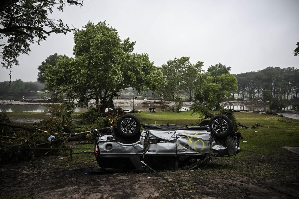 Banjir Bandang Terjang Texas