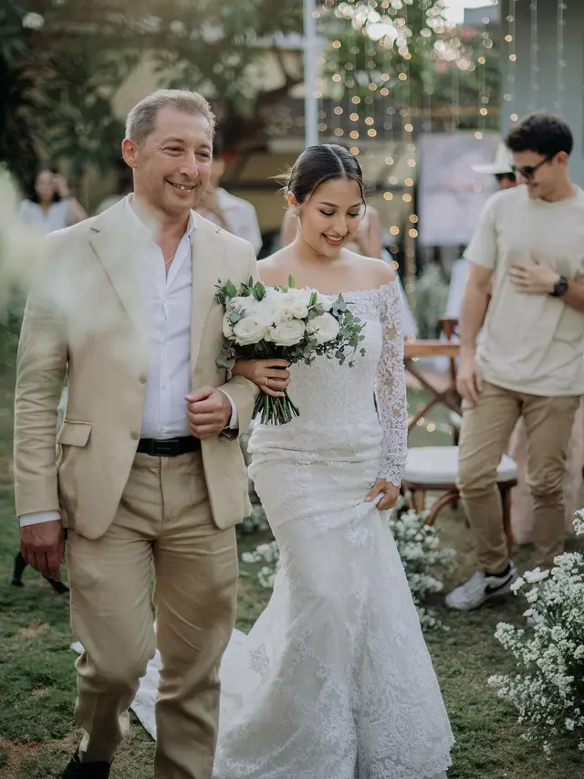 Gaun pengantin Jennifer Coppen