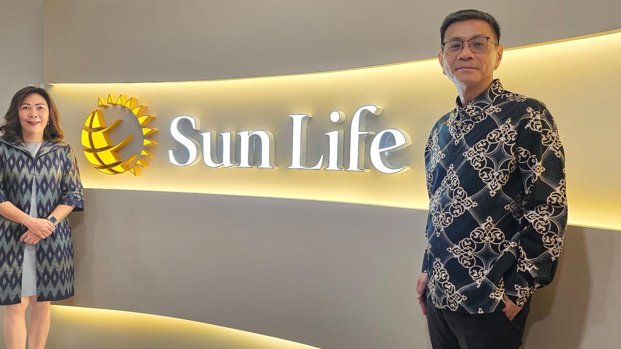 Elin Waty, Presiden Komisaris dan Executive Chair Sun Life Indonesia bersama dengan Teck Seng Ho selaku Presiden Direktur Sun Life Indonesia.