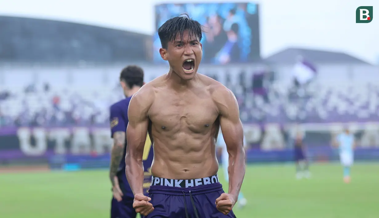 Pemain Persita Tangerang, Ahmad Nur Hadianto merayakan gol kemenangan ke gawang PSBS Biak dalam laga BRI Super League 2025/2026 di Indomilk Arena, Tangerang, Banten, Senin (16/02/2026). (Bola.com/M Iqbal Ichsan)