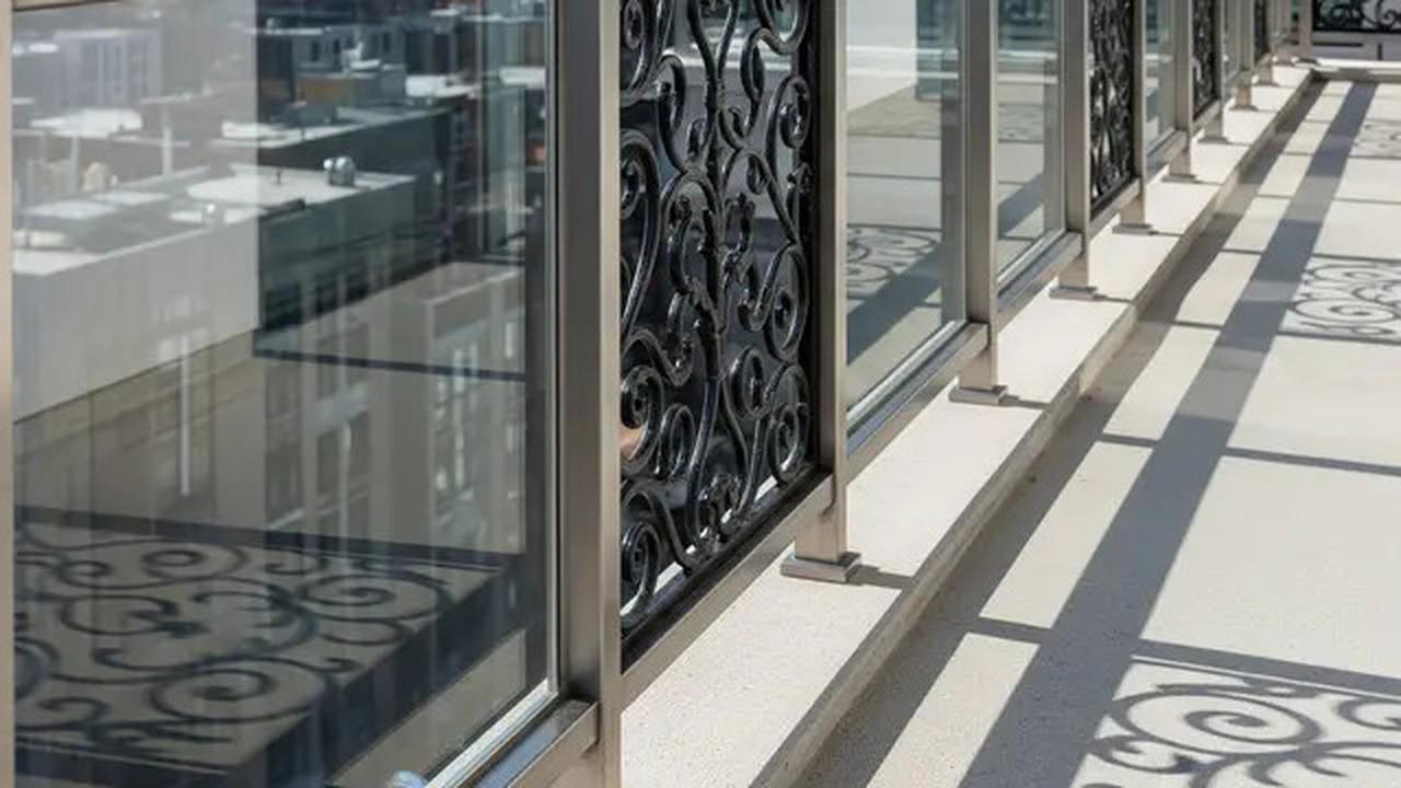 7 Model Railing Balkon Klasik Modern Terbaru 2025, Bikin Hunian Makin Elegan