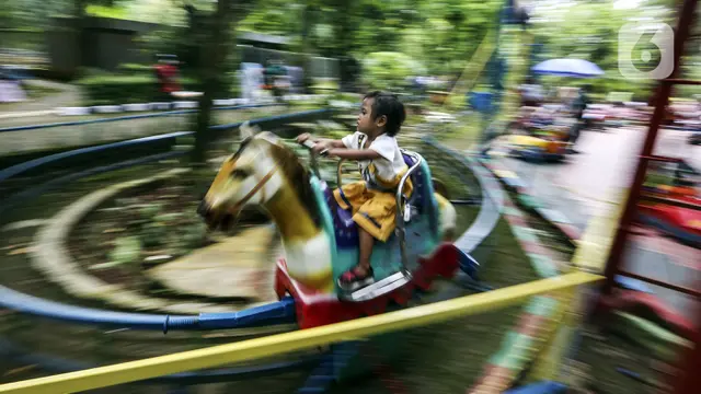 FOTO: Menikmati Libur Lebaran di Taman Margasatwa Ragunan