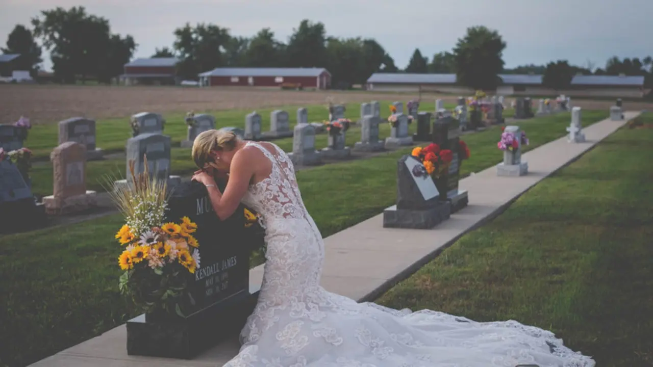 Di Hari Pernikahan, Pengantin Malah Kunjungi Makam Calon Suaminya