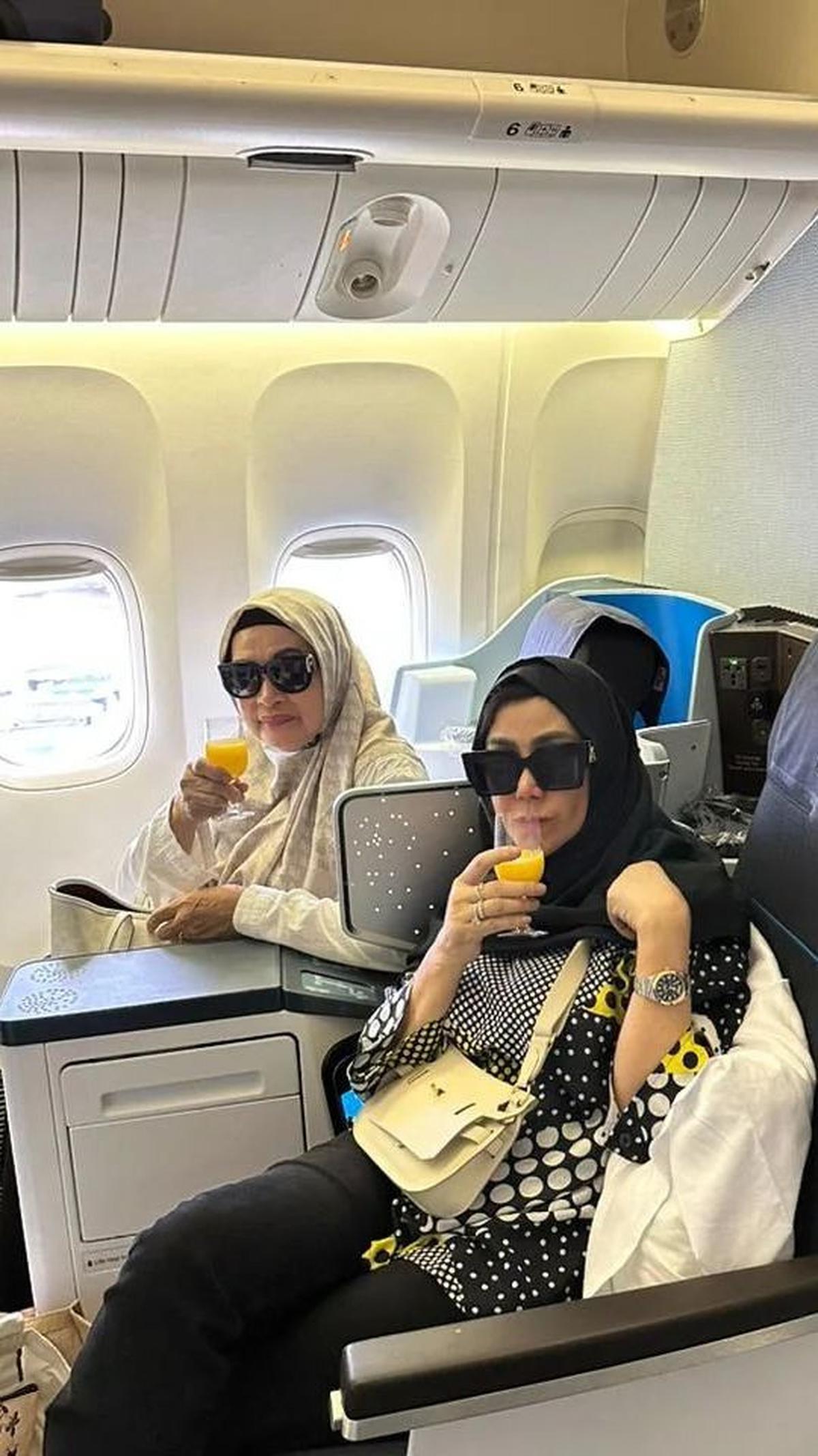 Tampil Eksis dan Kompak Bareng Besan
