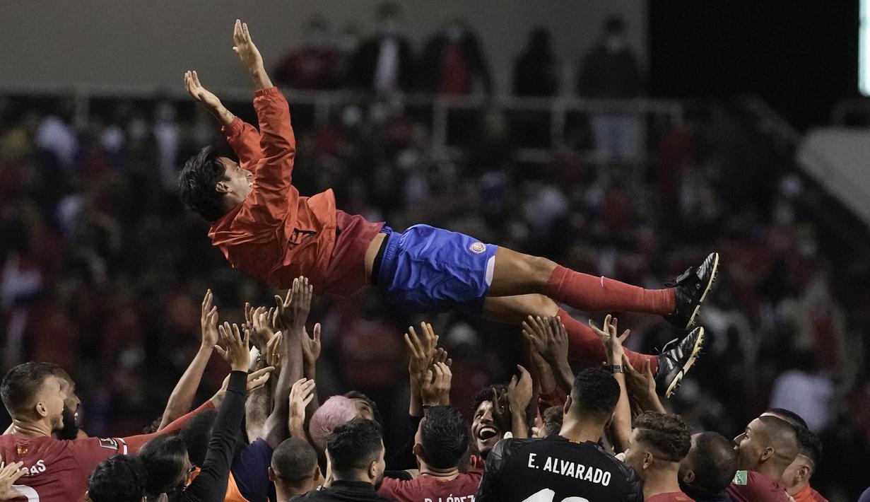Dengan kemenangan ini, Kosta Rika masih berpeluang lolos ke Qatar dengan menepati posisi ke-4 di klasemen akhir Zona Concacaf. Bryan Ruiz dkk. akan menantang Selandia Baru sebagai wakil Zona Oceania di babak play-off antar-benua. (AP/Moises Castillo)
