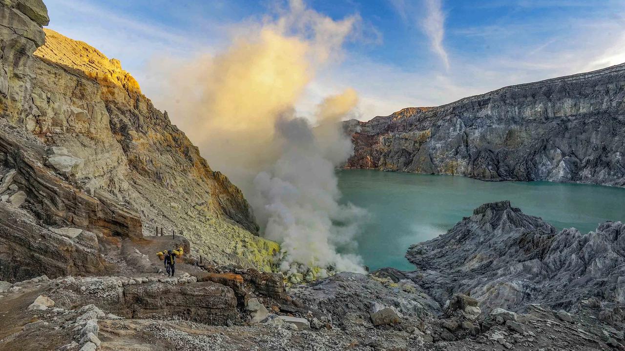 FOTO: Kawah Ijen Destinasi Favorit Wisata Alam Akhir Tahun