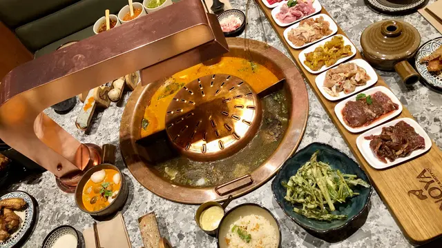 Ilustrasi sajian grill dan menu pelengkap lainnya di Noya