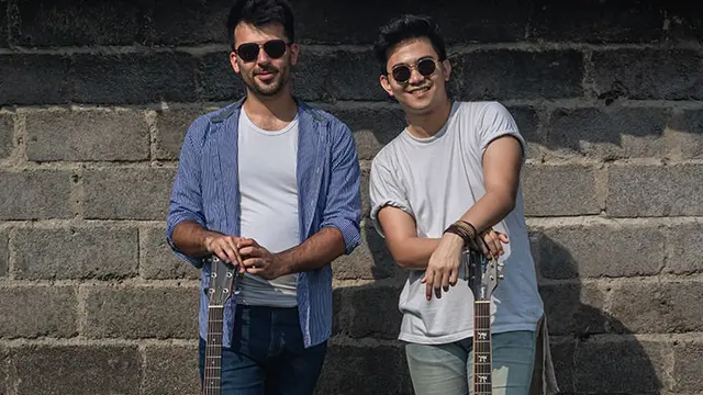 Alif Toeanradjo dan Josh Holmes