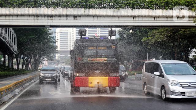 Penyemprotan Jalan Sudirman - Thamrin