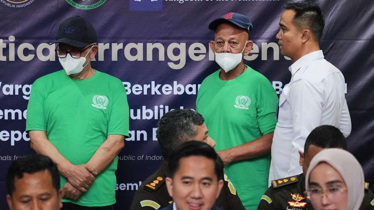 FOTO: Dua Warga Belanda Terpidana Narkoba Dipulangkan dari Indonesia