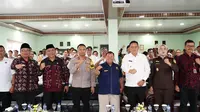 KPPN Sukabumi menyerahkan Daftar Isian Pelaksanaan Anggaran (DIPA) Tahun Anggaran 2024 senilai Rp9,1 triliun oleh Penjabat Walikota Sukabumi Kusmana Hartadji (Liputan6.com/Istimewa).