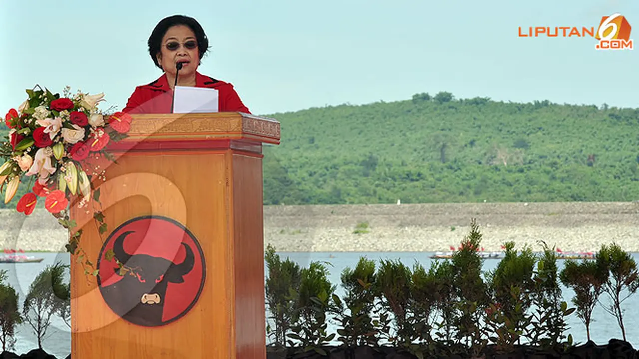 megawati-pidato-waduk-1-130110b.jpg