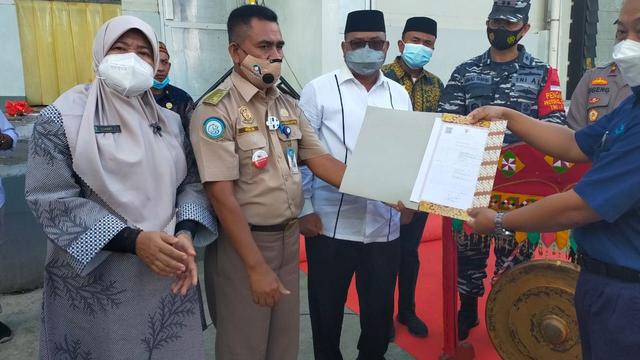 Kepala Badan Karantina Ikan, Pengendalian Mutu dan Keamanan Hasil Perikanan (BKIPM) Kementerian Kelautan dan Perikanan (KKP) Rina saat pelepasan ekspor di Bumi Serambi Mekkah, Jumat (24/9/2021). (Dok KKP)