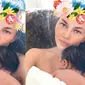 Chrissy Teigen pamer kemesraan dengan sang buah hati. (Snapchat)