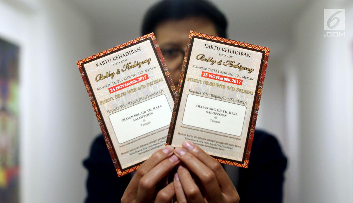 Photo Berhias Ulos Spesial Ini Detail Undangan Ngunduh Mantu