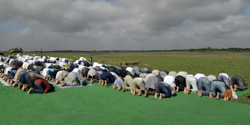 Kemarau Panjang, Warga India Salat Minta Turun Hujan