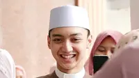 Mengungkap Profil Gus Azmi: Vokalis Syubbanul Muslimin yang Multitalenta