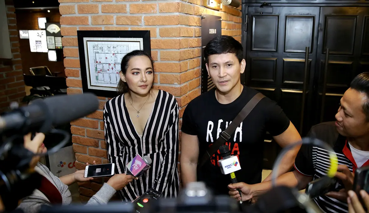 Dewi Rezer dan Marcellino Lefrandt