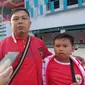 Suporter Timnas Indonesia U-19 saat datang langsung ke Stadion Gelora Bung Tomo (GBT) Surabaya untuk menyaksikan laga final Piala AFF U-19 2024 Garuda Muda melawan Thailand pada Senin (29/7/2024) malam WIB. (Liputan6.com/Melinda Indrasari)