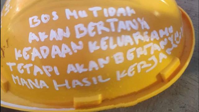 6 Potret Alat Pelindung Kepala Tukang Bangunan Ini Nyeleneh, Bikin ...