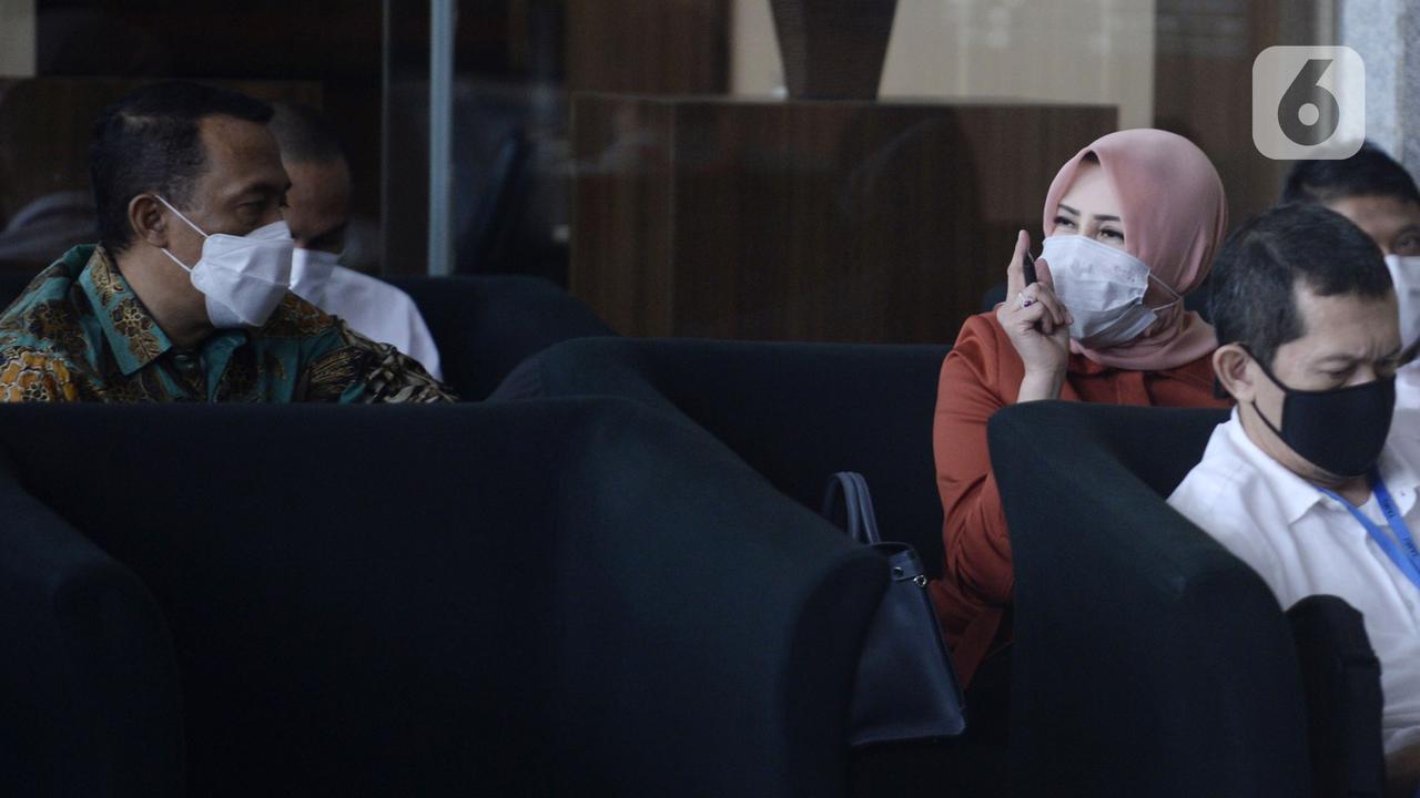 FOTO: KPK Periksa Istri Mantan Sekretaris MA Nurhadi